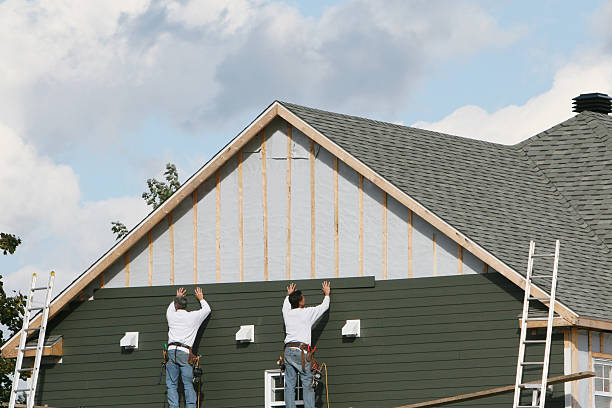 Professional Siding technician working in Circleville, OH